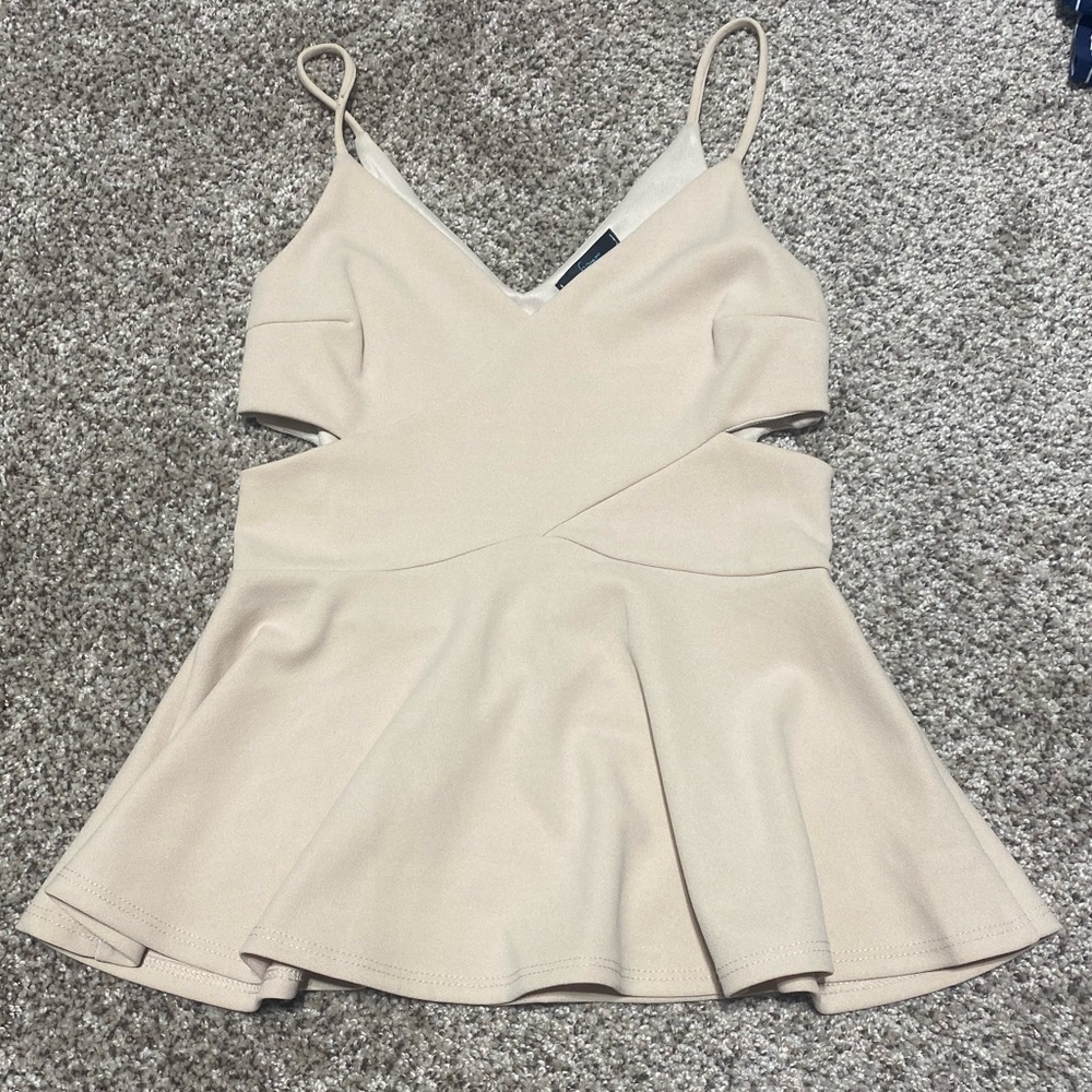 NWOT Soprano Peplum Tank side cut outs